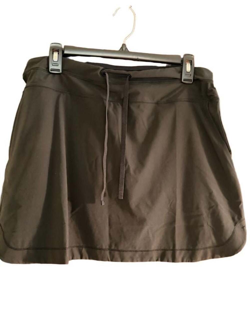 SCOTTeVEST Women's Travel Performance Skort with Hidden Pockets